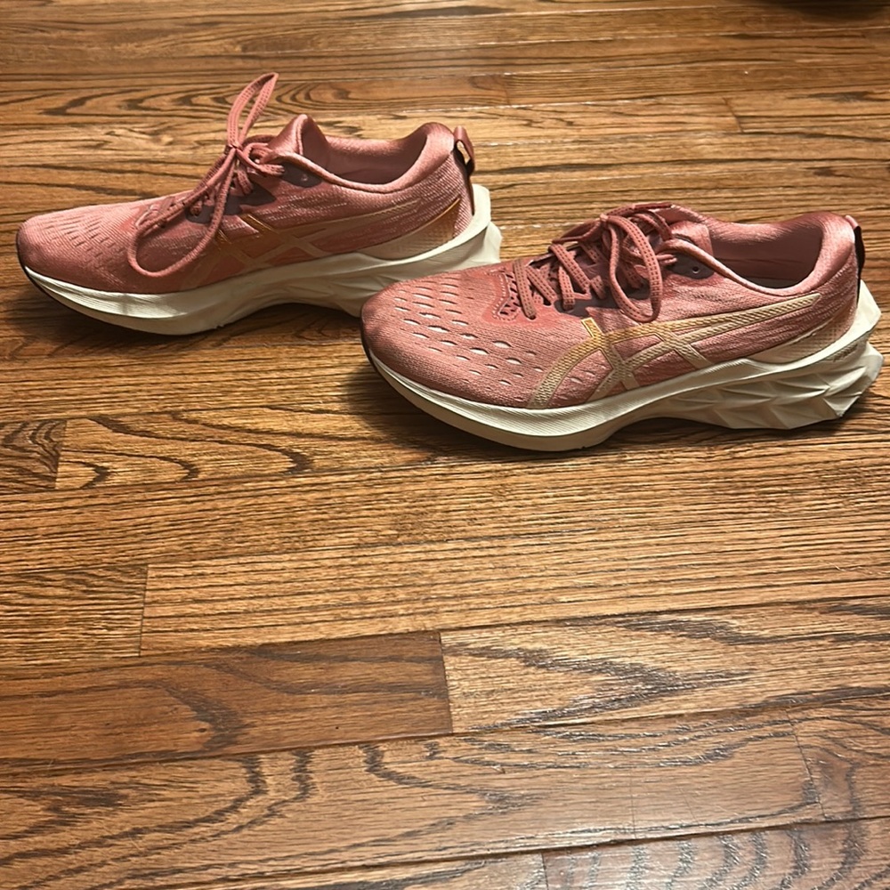 Nova blast 2 Asic Running shoes size 9/12 Womens shoes